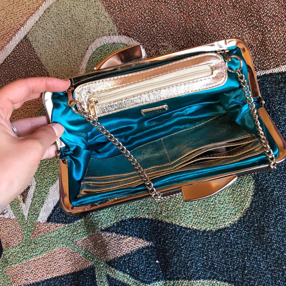 Guess purse - Picture 4 of 6